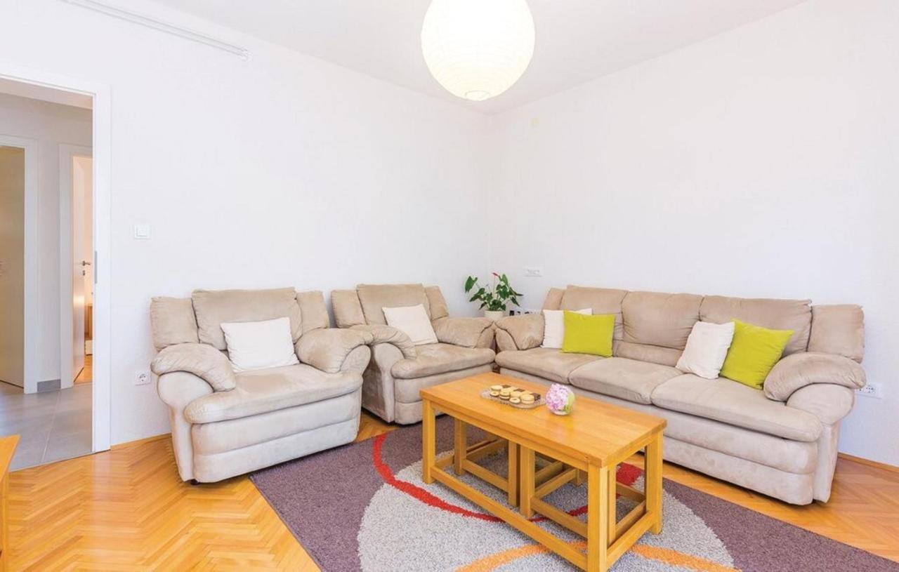 Big White Apartment Novi Vinodolski Exterior photo